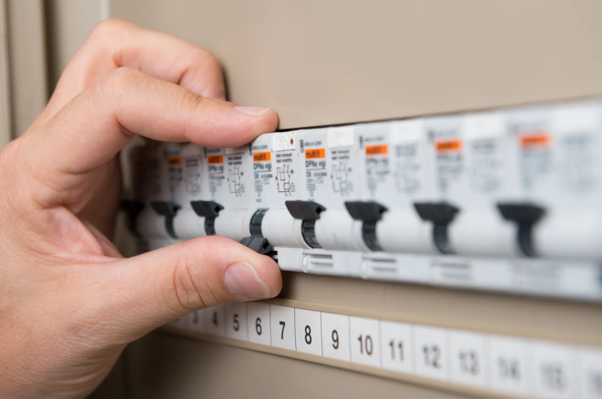 Electrician Shortland, licensed electricians serving Shortland